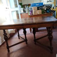 tavolo antico con sei piedi