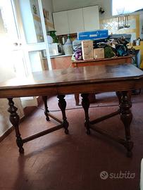 tavolo antico con sei piedi