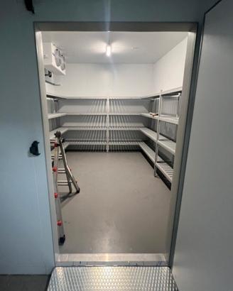 Magazzino cella frigo 400mq