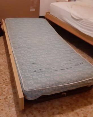 Materasso singolo basso per letti a cassettone