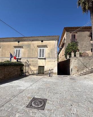 Casa indipendente di 150 m² con 5 locali e box aut