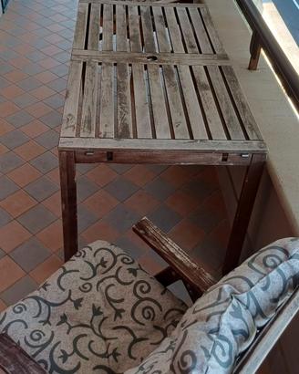  tavolo di legno con sediie