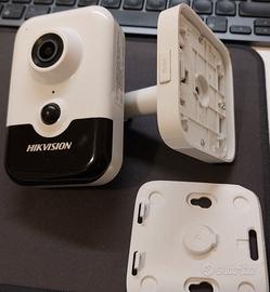 IP camera sorveglianza per interni Hikvision WiFi