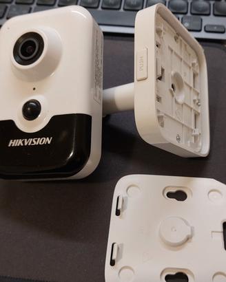 IP camera sorveglianza per interni Hikvision WiFi