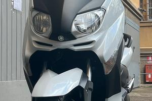 YAMAHA XMAX 250