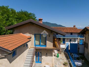 CASA SEMINDIPENDENTE A REVELLO