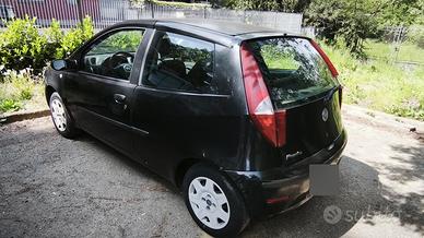  FIAT PUNTO BENZINA 2005 (poco trattabile)