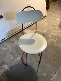 4 sedie in legno con telaio in metallo