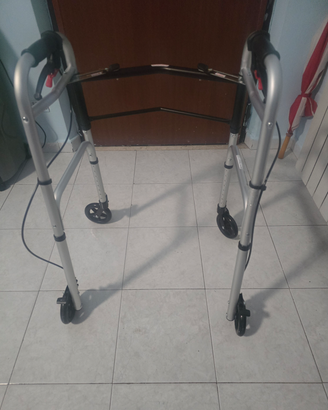 Deambulatore pieghevole