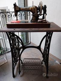 Macchina da cucire d'epoca 