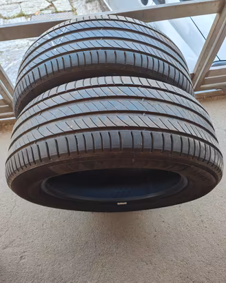 235 55 R18