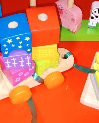 Giochi puzzle trenino legno 1-3anni