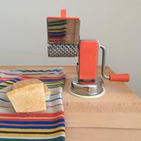 Grattugia manuale Stellina vintage rossa