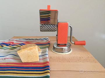 Grattugia manuale Stellina vintage rossa