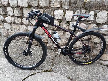 Mountain bike full carbon