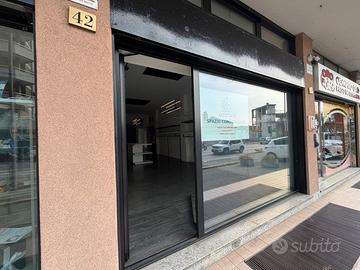 Negozio/ufficio, fronte Sempione