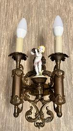 Applique in bronzo con putto in porcellana anni 50
