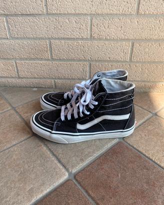 Vans nere alte