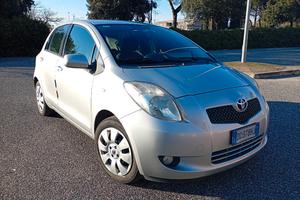 Toyota Yaris 1300 GPL automatica
