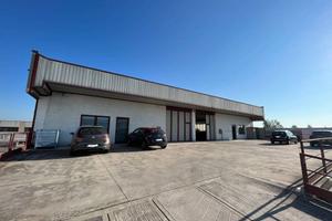 Immobile di 1000 m² con 4 locali a Dello