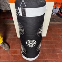 Sacco da box, pesi e guanti.