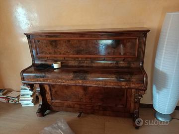 Pianoforte verticale antico 