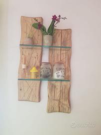 mensole sospese in legno vecchio con piano vetro