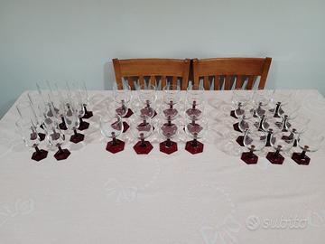 35 Calici Luminarc "Cavalier " e 12 Morinox piatti