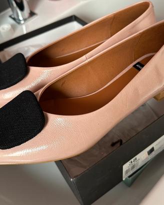 Ballerina rosa e nera