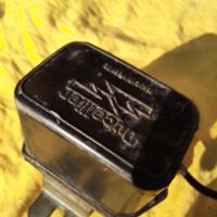 regolatore di tensione  R4 