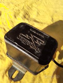 regolatore di tensione  R4 