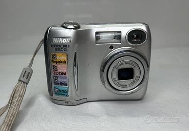 Nikon Coolpix 3200 3.2MP Compatta Digitale Difetto