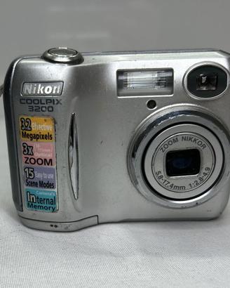 Nikon Coolpix 3200 3.2MP Compatta Digitale Difetto