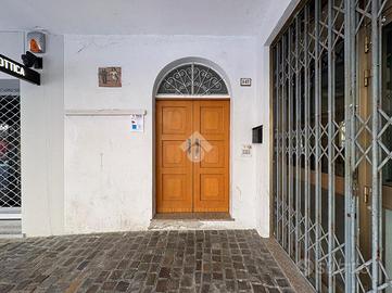 CASA SEMINDIPENDENTE A CASTELNOVO DI SOTTO