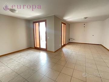 Tricamere recente con grande terrazzo