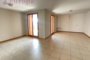 Tricamere recente con grande terrazzo