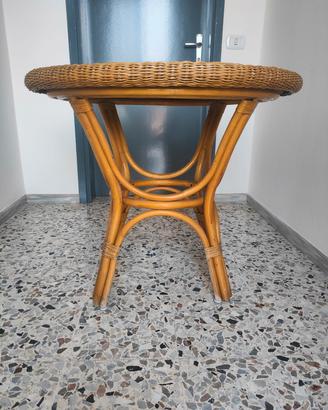 tavolo in vimini 