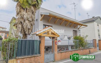 VILLA SINGOLA RIQUALIFICATA CON TERRAZZO 100MQ