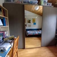 Armadio con tre ante scorrevoli