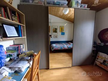 Armadio con tre ante scorrevoli