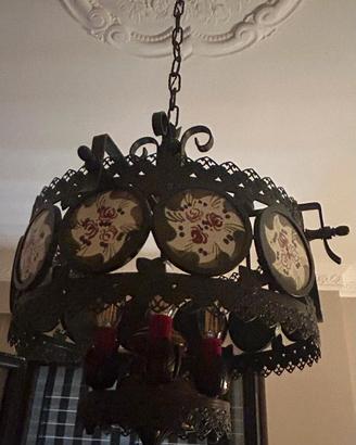 Lampadario antico dipinto bronzato con decori flor