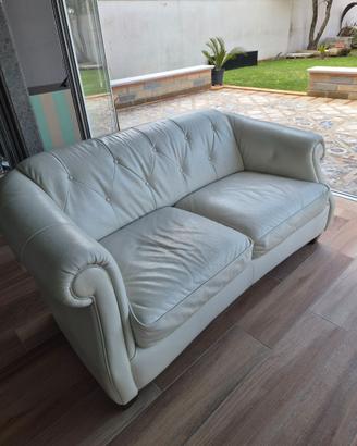 Divano Natuzzi bianco chesterfield