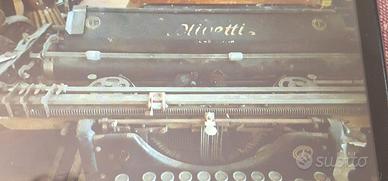 Macchina da scrivere Olivetti