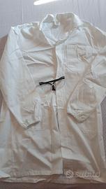 Camice laboratorio chimica e occhiali protettivi