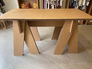 Tavolo in cartone riciclato