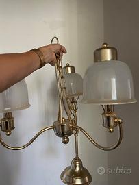 Lampadario vintage a 3 luci in ottone e vetro