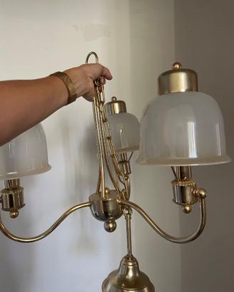 Lampadario vintage a 3 luci in ottone e vetro