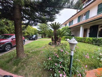 Villa di 320 m² con 5 locali e box auto doppio a M