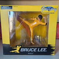 Bruce Lee Kick Diorama Gallery Diamond Select Toys