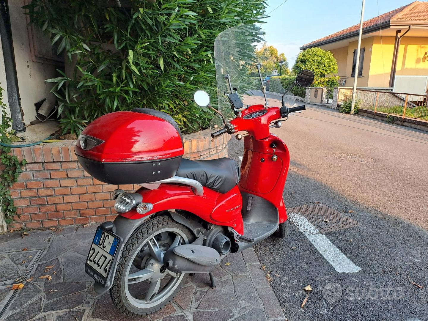 Marca Aprilia Scarabeo Aprilia 100 Usato MANUBRIO HANDLEBAR APRILIA  SCARABEO MOT YAMAHA 100 2000 RE00, image size:1440x1080